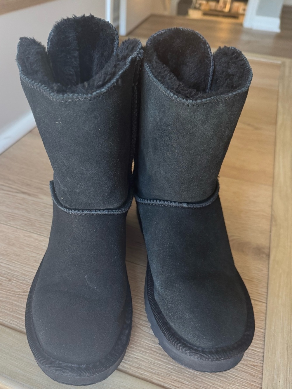 UGG Australia Size 6 Black Boots